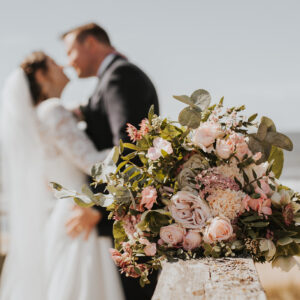 bröllopsfotograf, Helsingborg, Ängelholm, Vejbystrand, brudpar, brudbukett